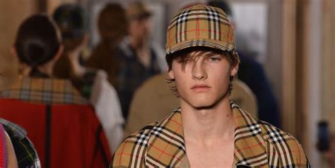 giubbini invernali uomo burberry 2018|Burberry autunno inverno 2017 2018: la collezine see now buy .